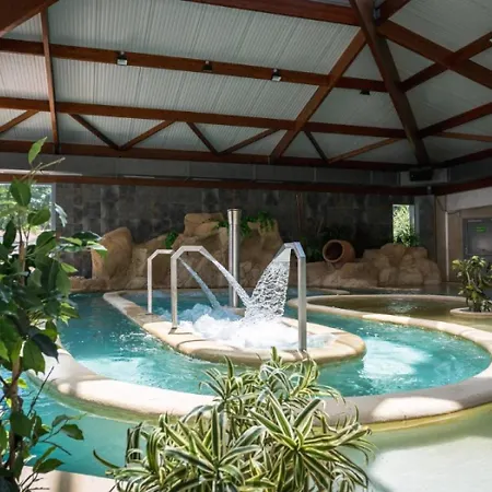 Kemp Zecamping 5 Etoiles Pet Friendly Anime Avec Piscine Couverte En Bord De Mer