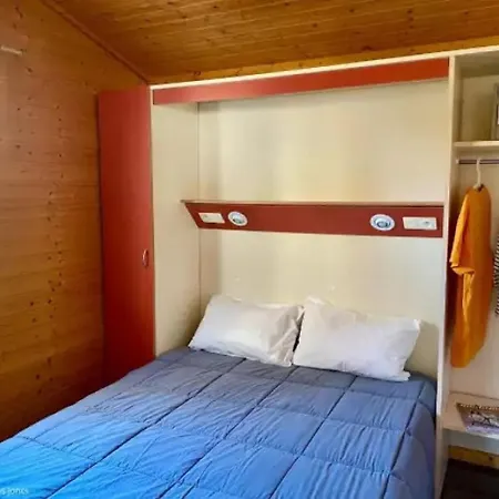 Zecamping 5 Etoiles Pet Friendly Anime Avec Piscine Couverte En Bord De Mer