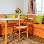 Zecamping 5 Etoiles Pet Friendly Anime Avec Piscine Couverte En Bord De Mer 5*
