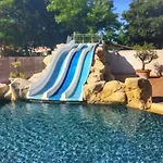 Zecamping 5 Etoiles Pet Friendly Anime Avec Piscine Couverte En Bord De Mer Camping