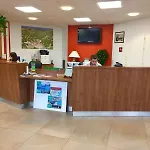 Zecamping 5 Etoiles Pet Friendly Anime Avec Piscine Couverte En Bord De Camping