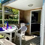 Campingplads Zecamping 5 Etoiles Pet Friendly Anime Avec Piscine Couverte En Bord De Mer