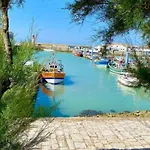 Zecamping 5 Etoiles Pet Friendly Anime Avec Piscine Couverte En Bord De Mer