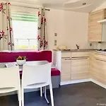 Zecamping 5 Etoiles Pet Friendly Anime Avec Piscine Couverte En Bord De Mer Saint-Georges-d'Oleron