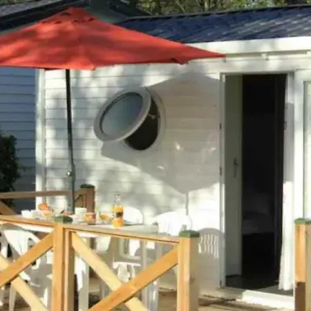 Camping 5 étoiles - Piscine - Eeaibb