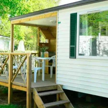 Camping 5 étoiles - Piscine - Eeaibb