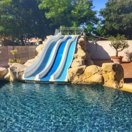 Zecamping 5 Pet Friendly Anime Avec Piscine Couverte En Bord De Campsite