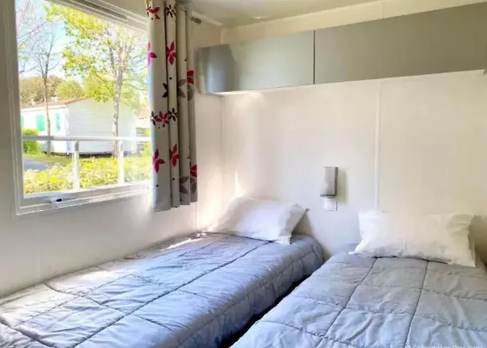 Camping 5 étoiles - Piscine - eeaibb Camping