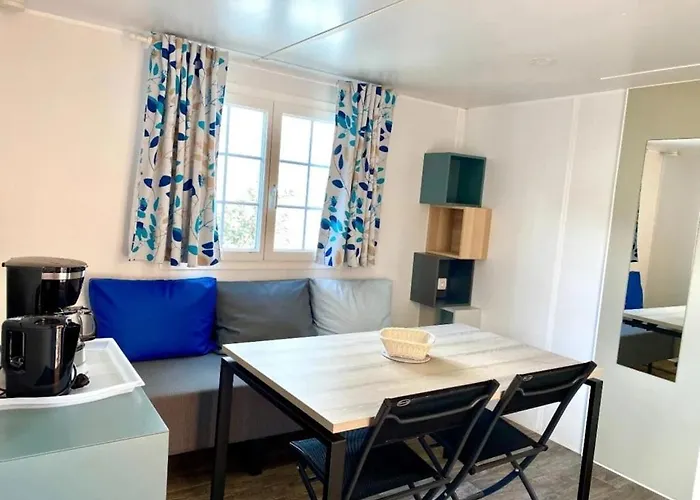 Camping Camping 5 étoiles - Piscine - eeaibb 5*