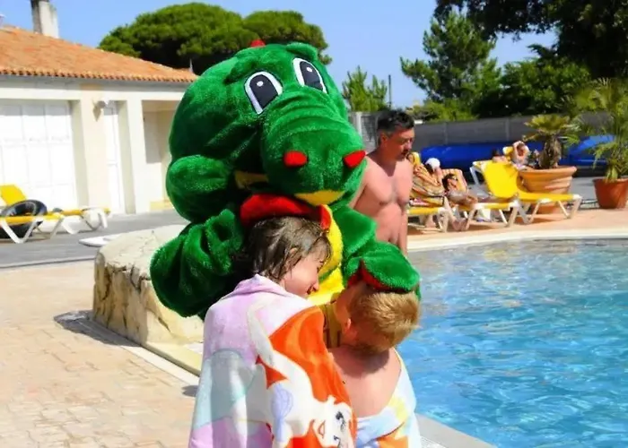 Camping 5 étoiles - Piscine - eeaibb 5*