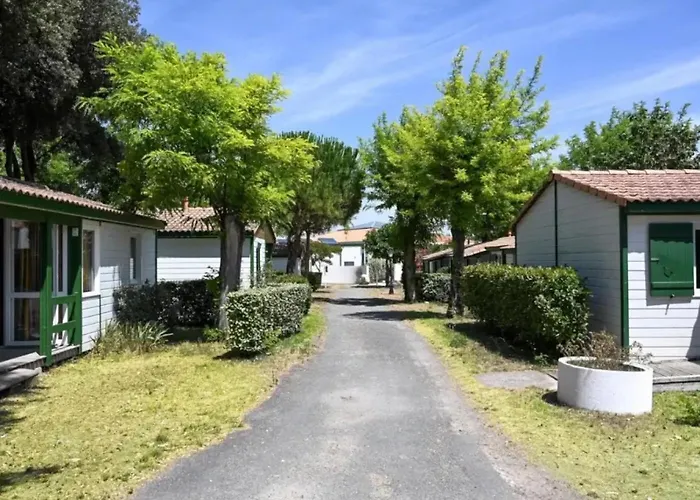 Camping 5 étoiles - Piscine - eeaibb Camping